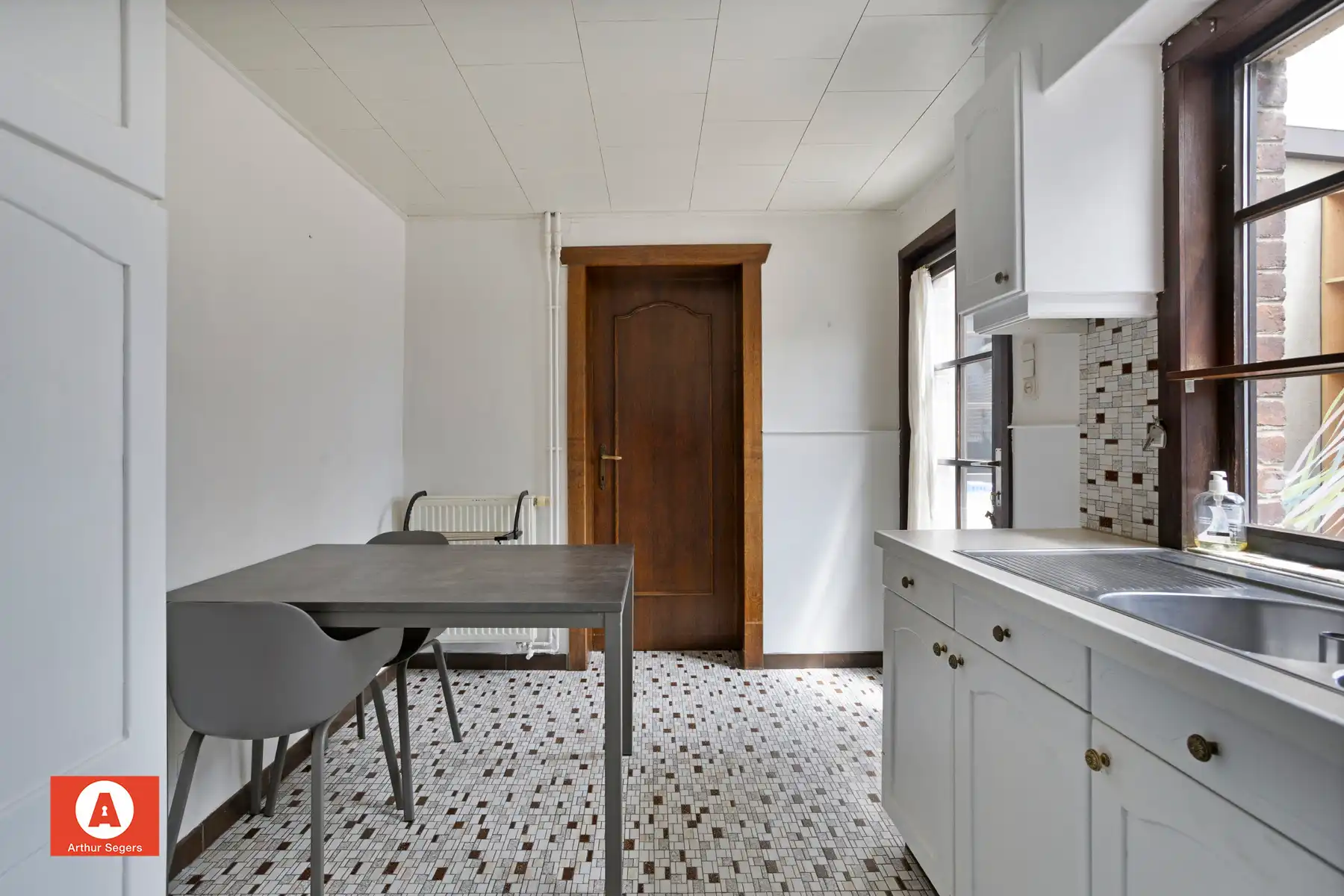 Te renoveren woning met werkhuis en ruime tuin foto 8