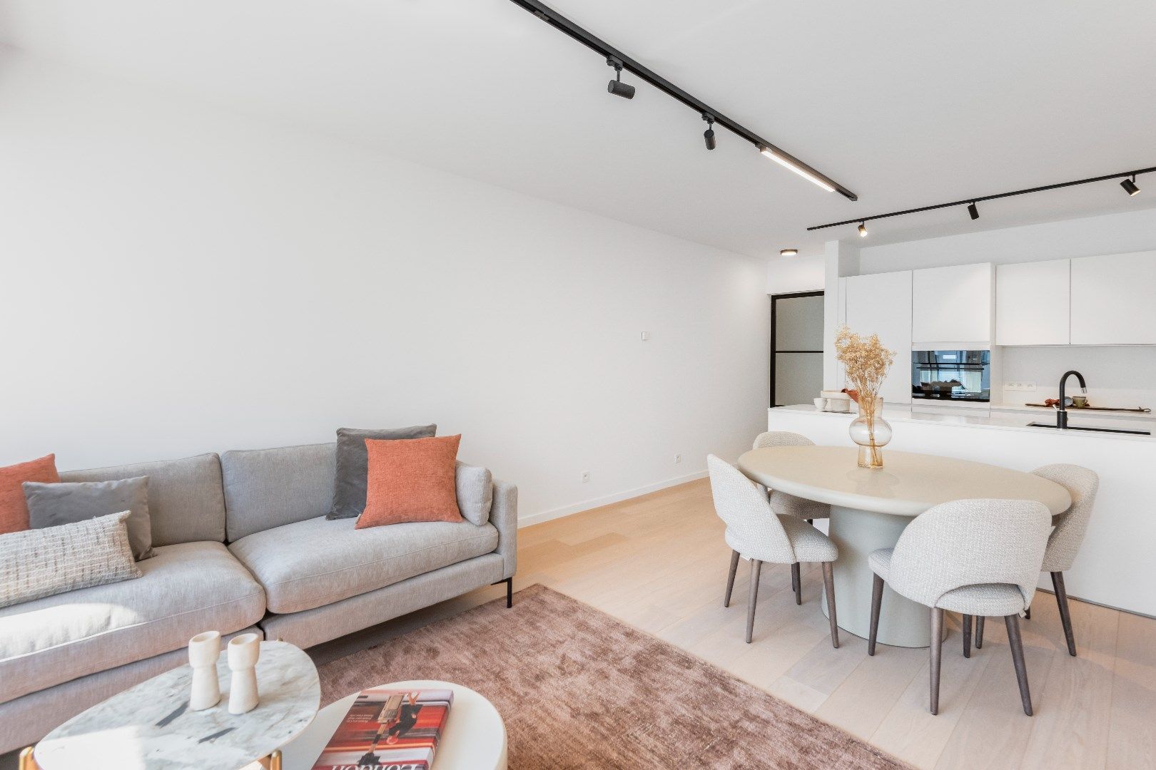 Gerenoveerd appartement met zuid-west oriëntatie gelegen vlakbij de Zeedijk en de Dumortierlaan foto 2