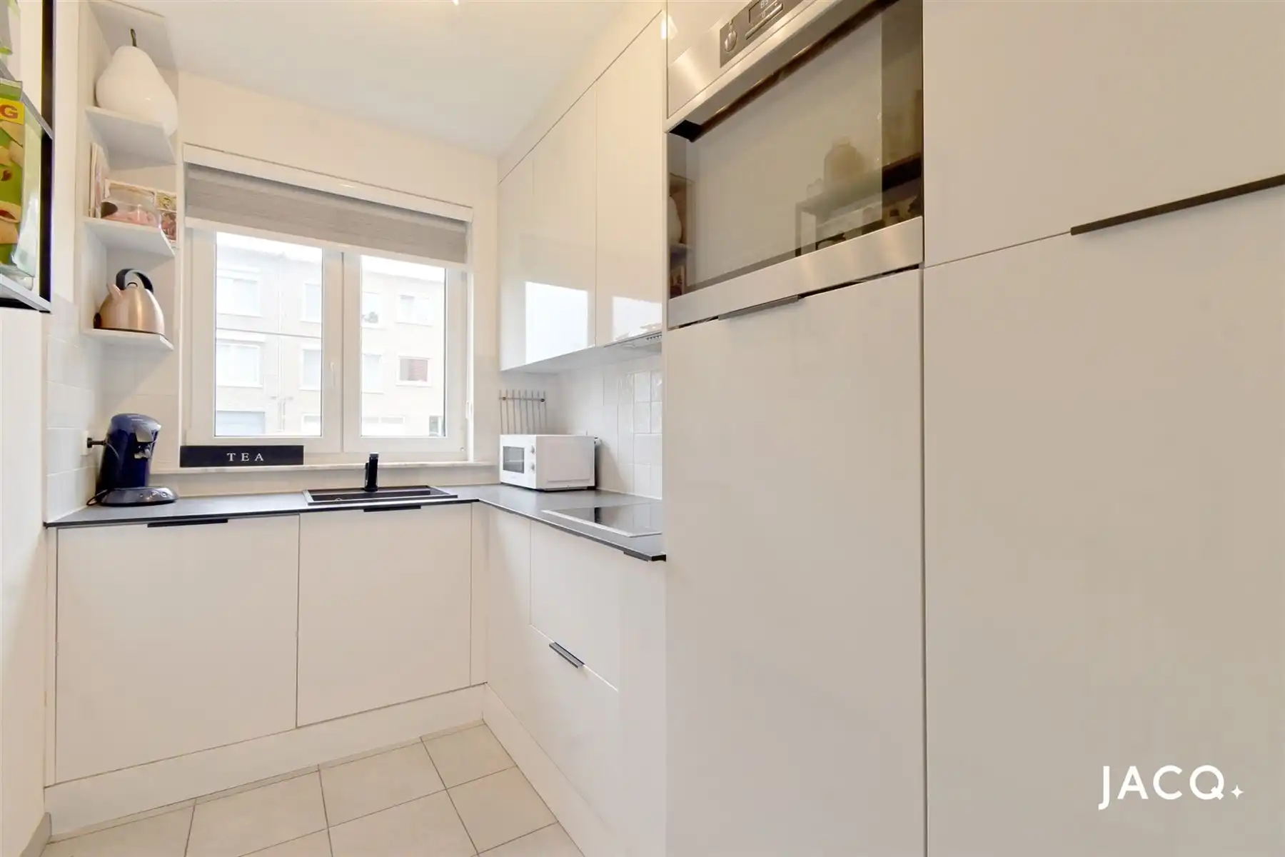 Sfeervol gelijkvloers appartement met zonnige tuin foto 7