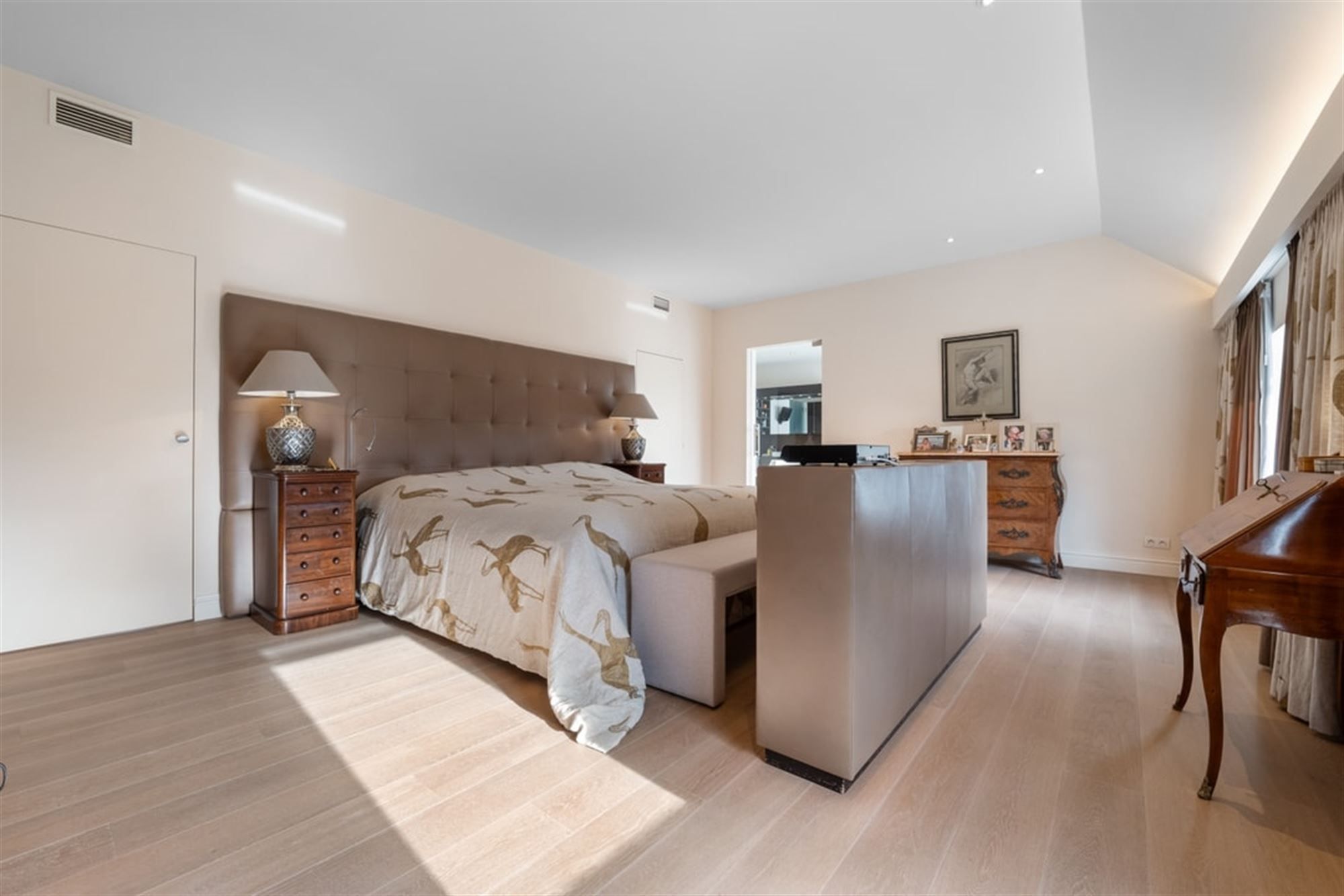 LUXUEUS APPARTEMENT VAN 365M² MET AFWERKING VAN HOOGSTE KWALITEIT IN TONGEREN foto 20