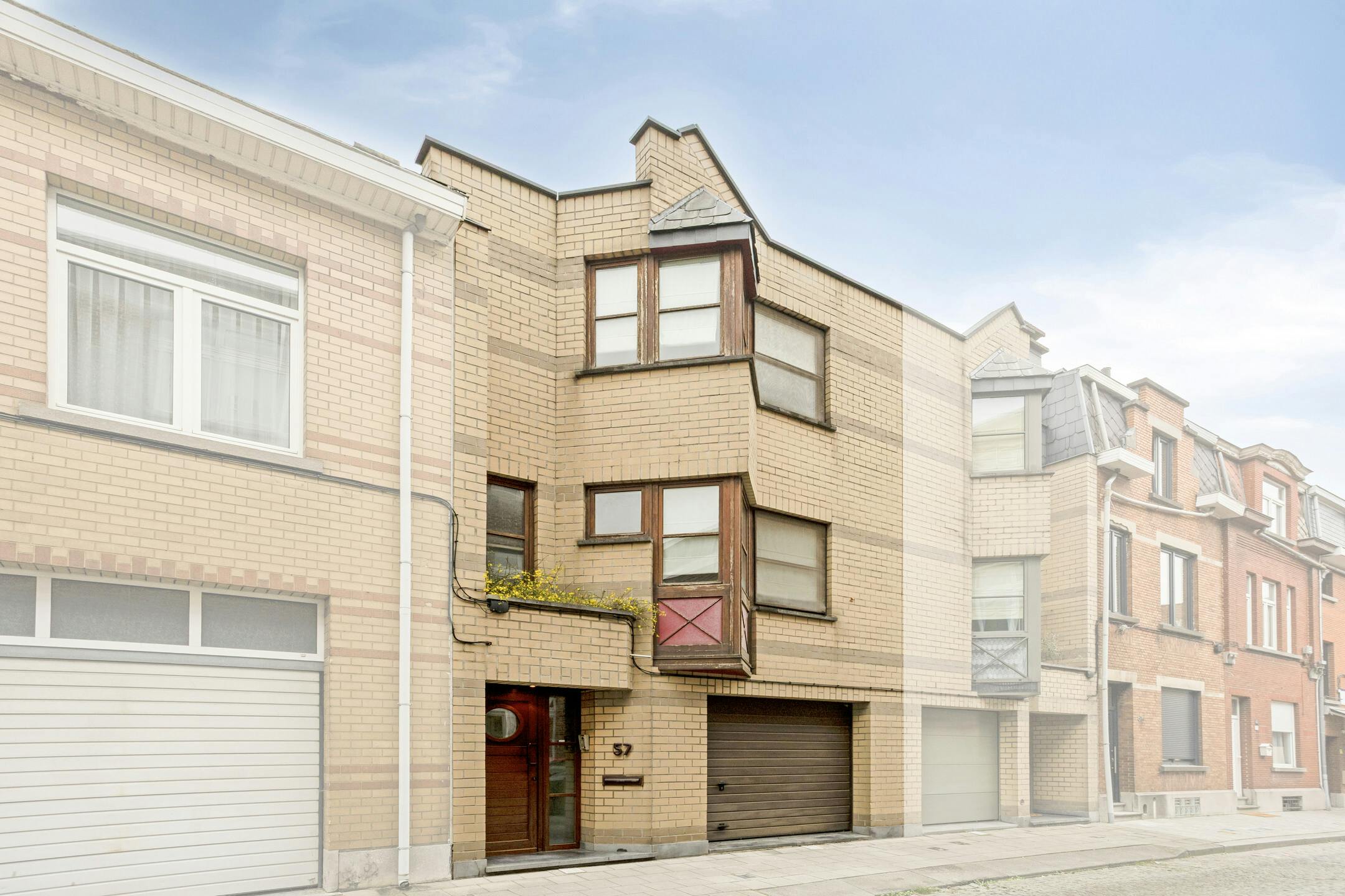 Op te frissen 2-gevelwoning met garage te koop in Vilvoorde foto {{pictureIndex}}