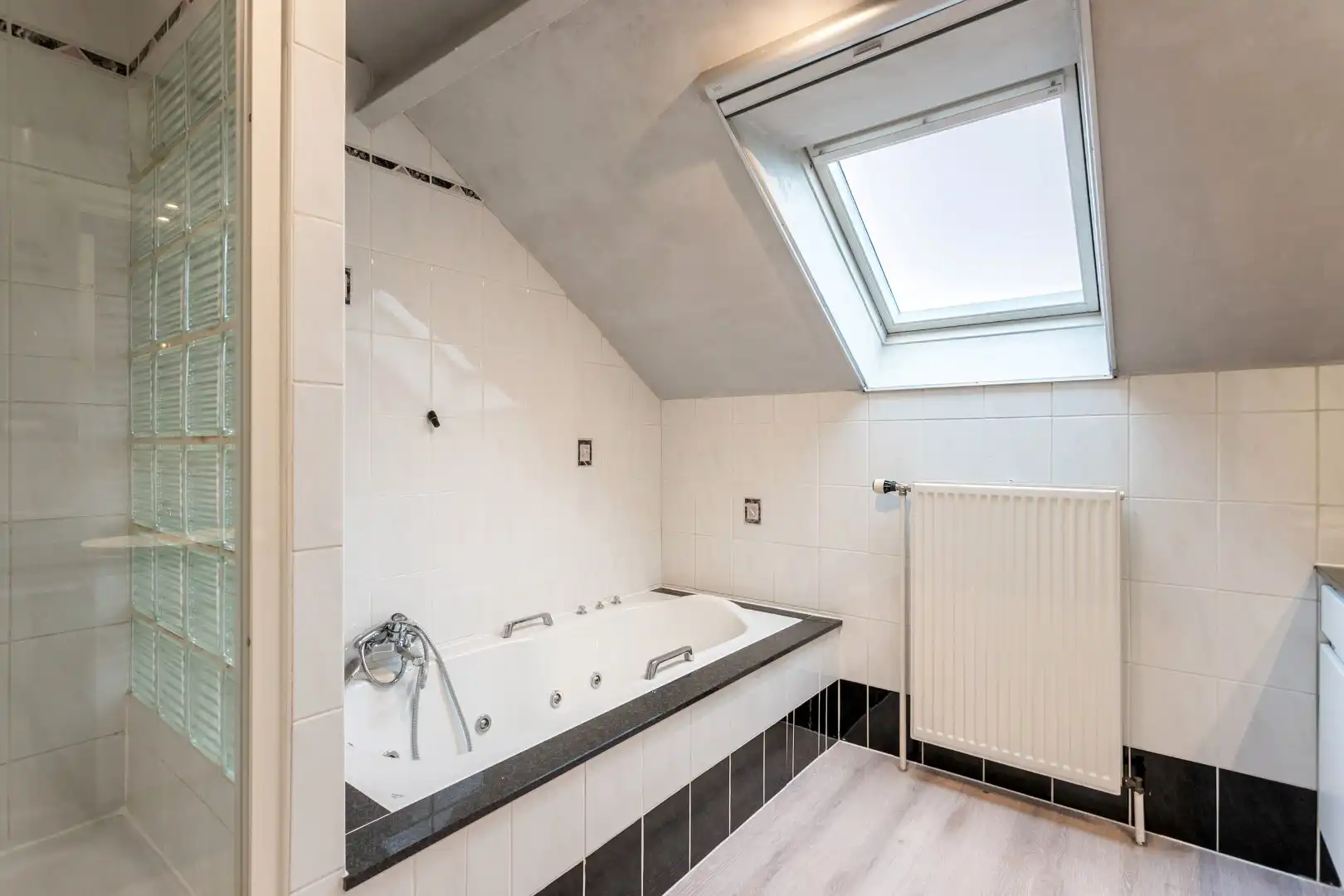 Instapklare villa te Heikruis, 4 slpks, bureau, dubbele garage en ruime tuin foto 30