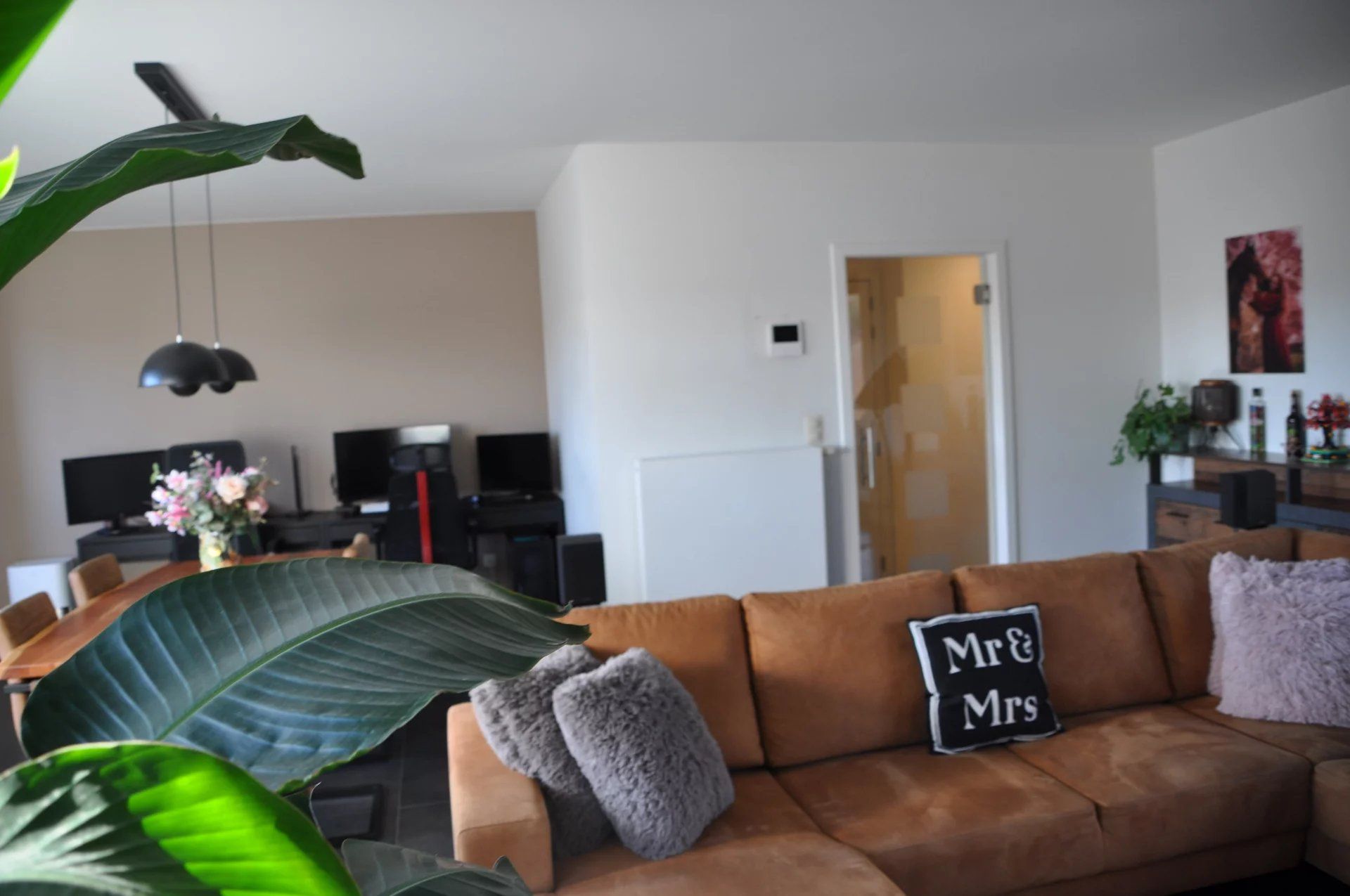 CENTRAAL GELEGEN LICHTRIJK APPARTEMENT VAN 104m² MET 2 SLPK'S foto 9