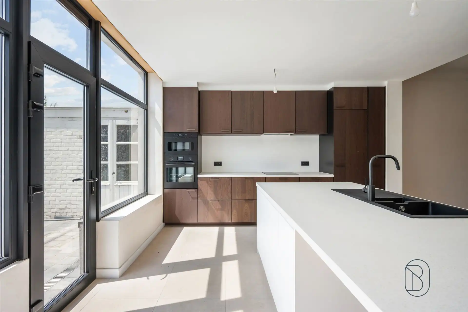 Tof gerenoveerde woning met mooie tuin, pal in het centrum! foto 5