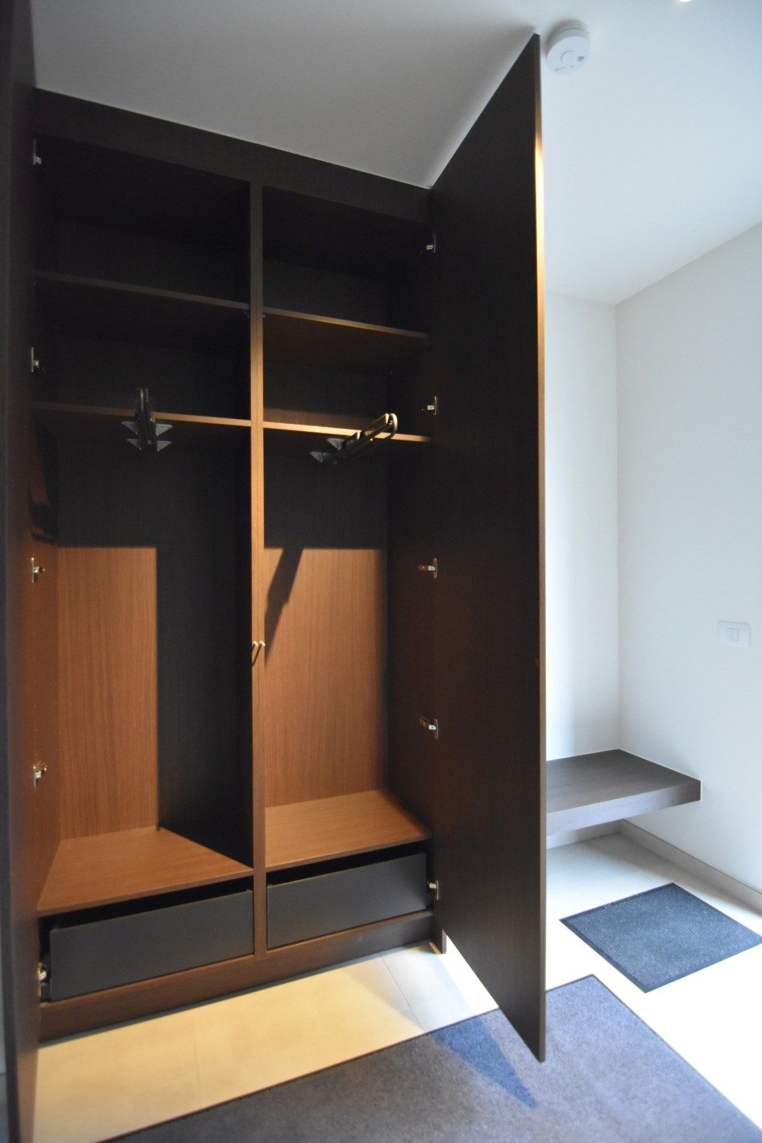 Prachtig afgewerkte nieuwbouw woning in leuke woonwijk foto 7