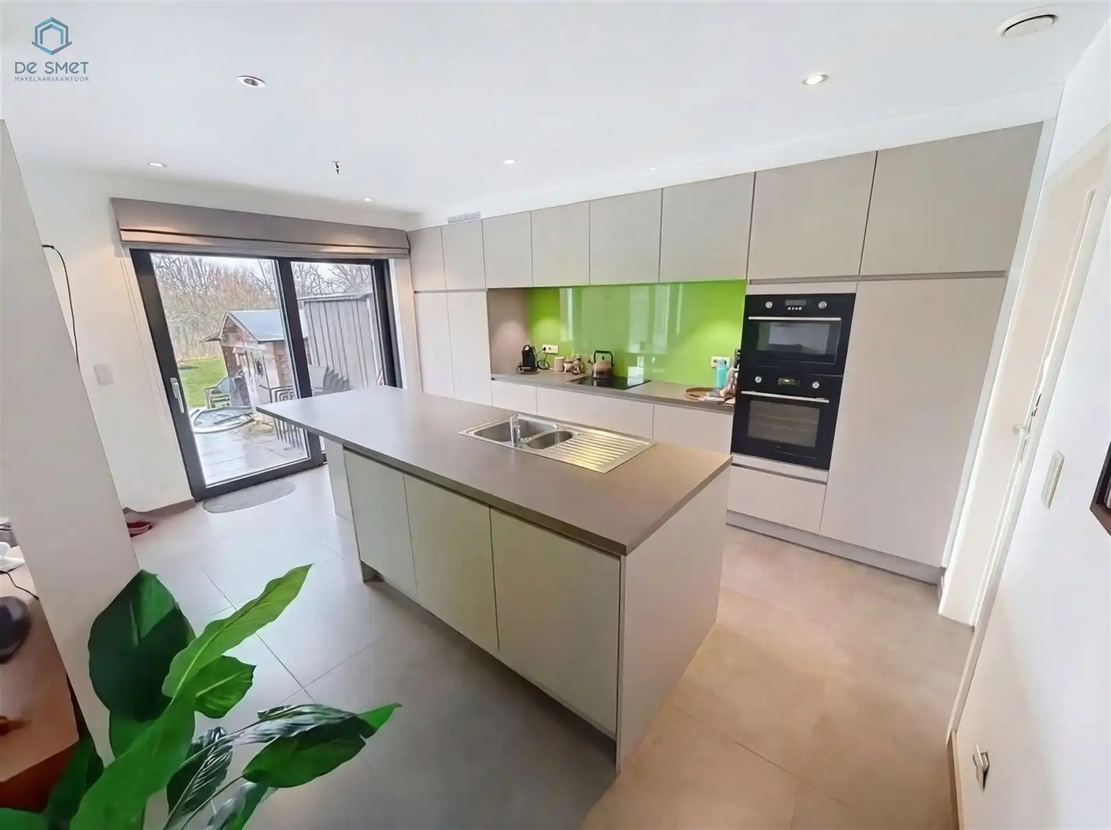 Instapklare nieuwbouwwoning met 3 slaapkamers, commerciële ruimte en ruime zolder foto 6