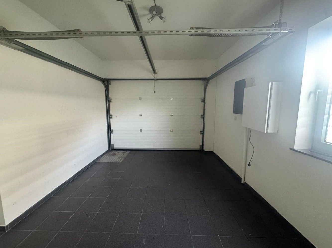 RUIM GELIJKVLOERS APPARTEMENT MET TERRAS EN TUIN foto 11