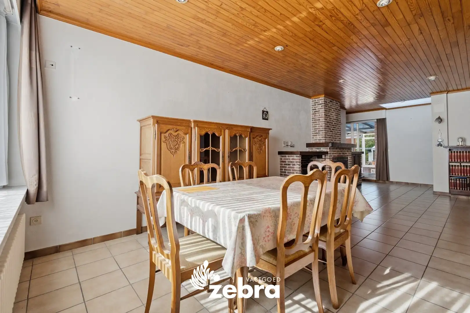 Ruime woning met 4 slaapkamers op een perceel van 601 m² te Meulebeke! foto 2