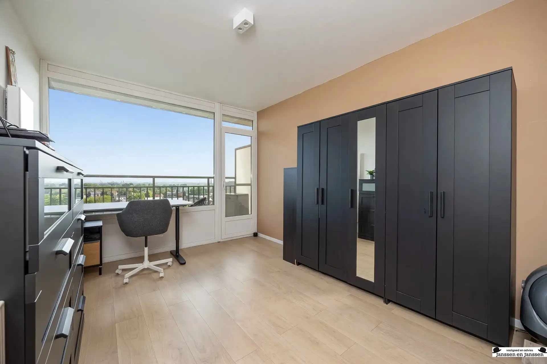 Instapklaar 2-slaapkamer appartement met 2 terrassen en prachtig uitzicht foto 10