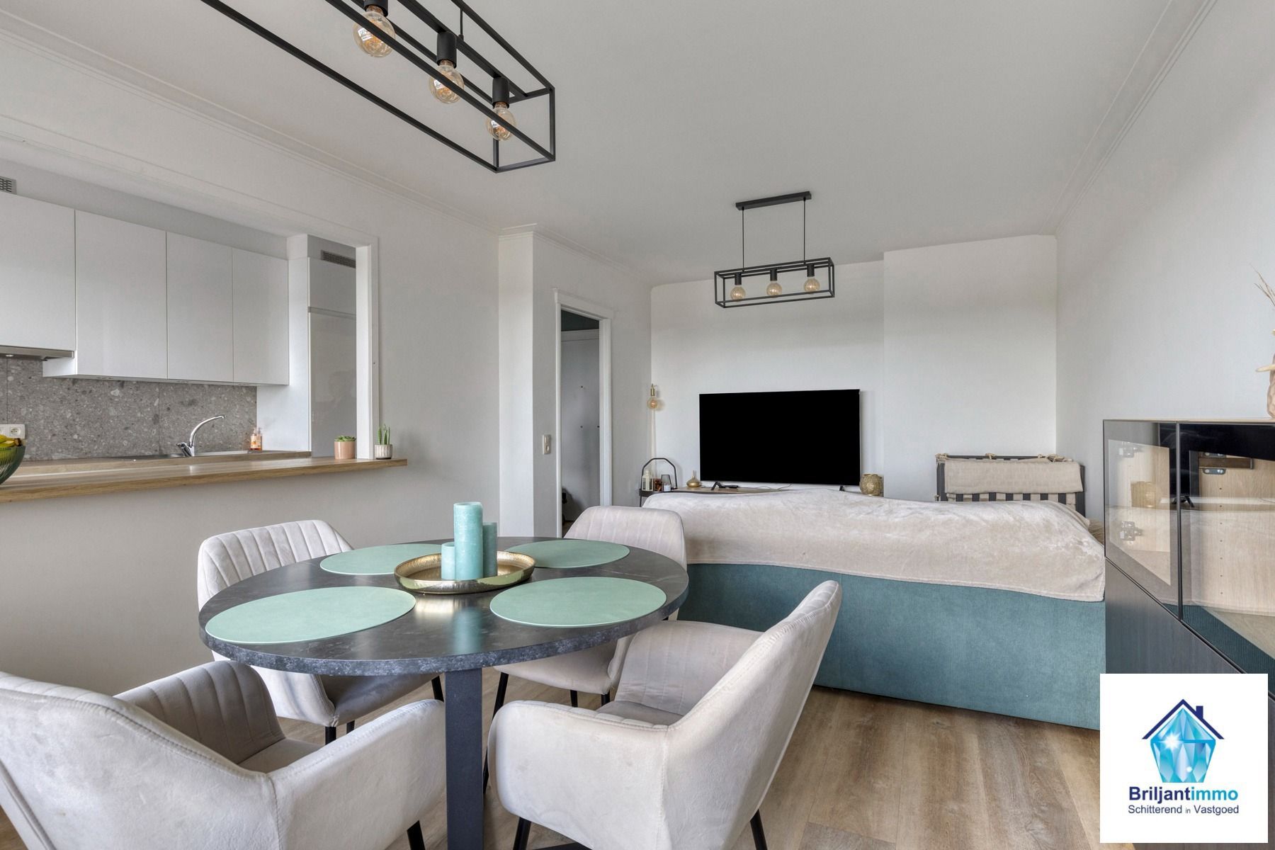 Instapklaar appartement met 2 slp en terras op toplocatie! foto 5