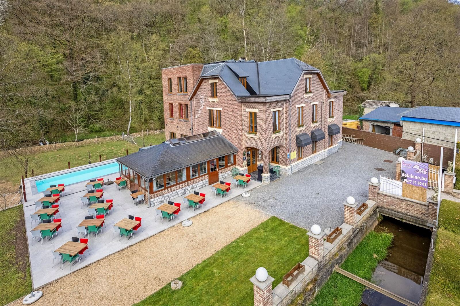 Ruime opbrengsteigendom te koop in Durbuy foto {{pictureIndex}}