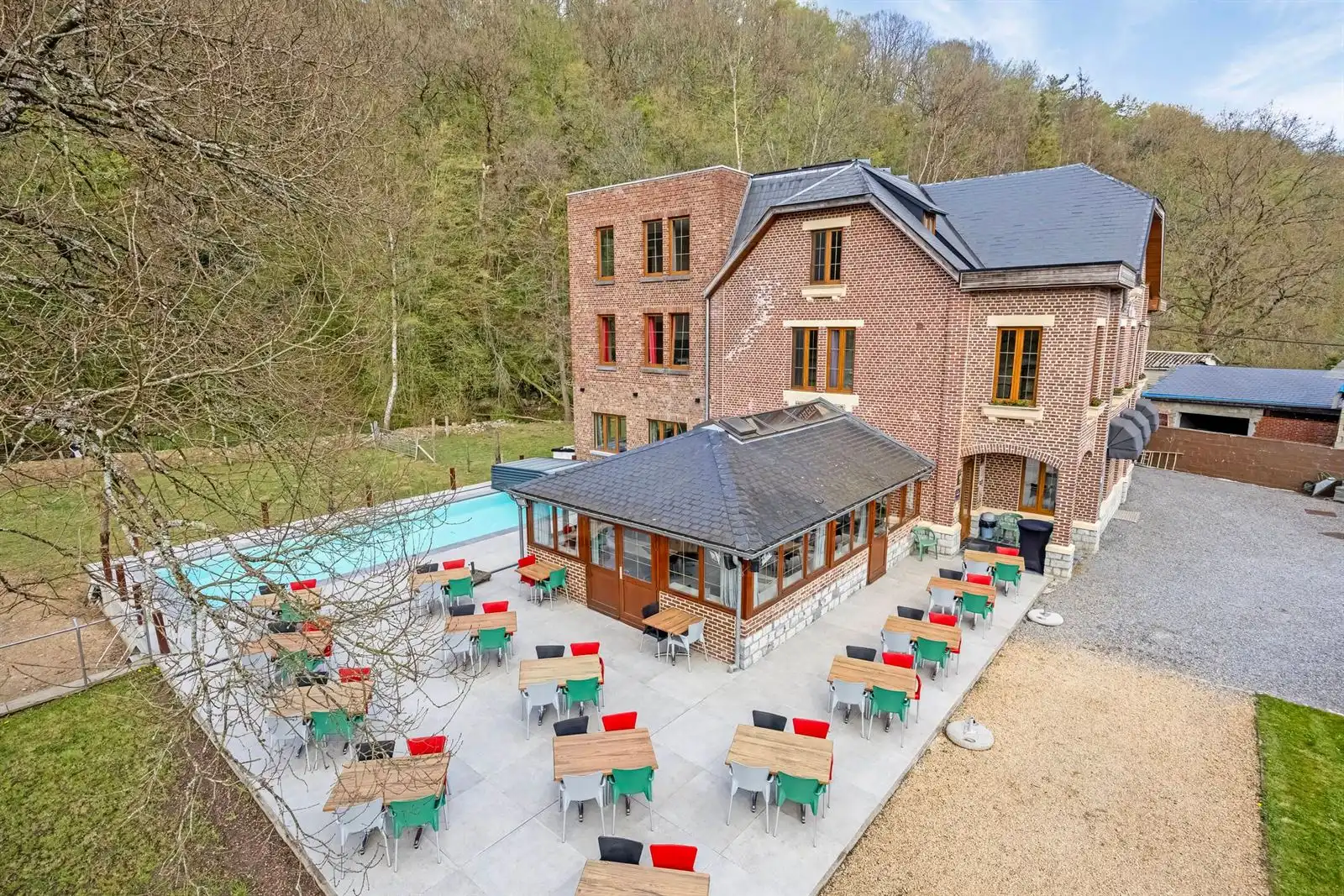 Ruime opbrengsteigendom te koop in Durbuy foto {{pictureIndex}}