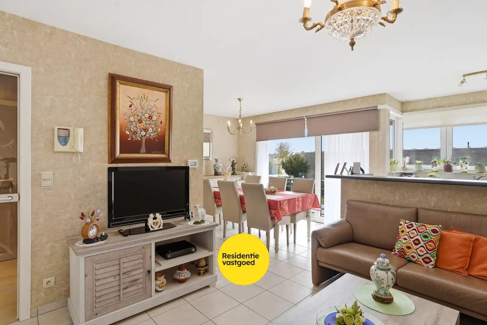 Volledig instapklaar appartement in het centrum van Eernegem foto 2