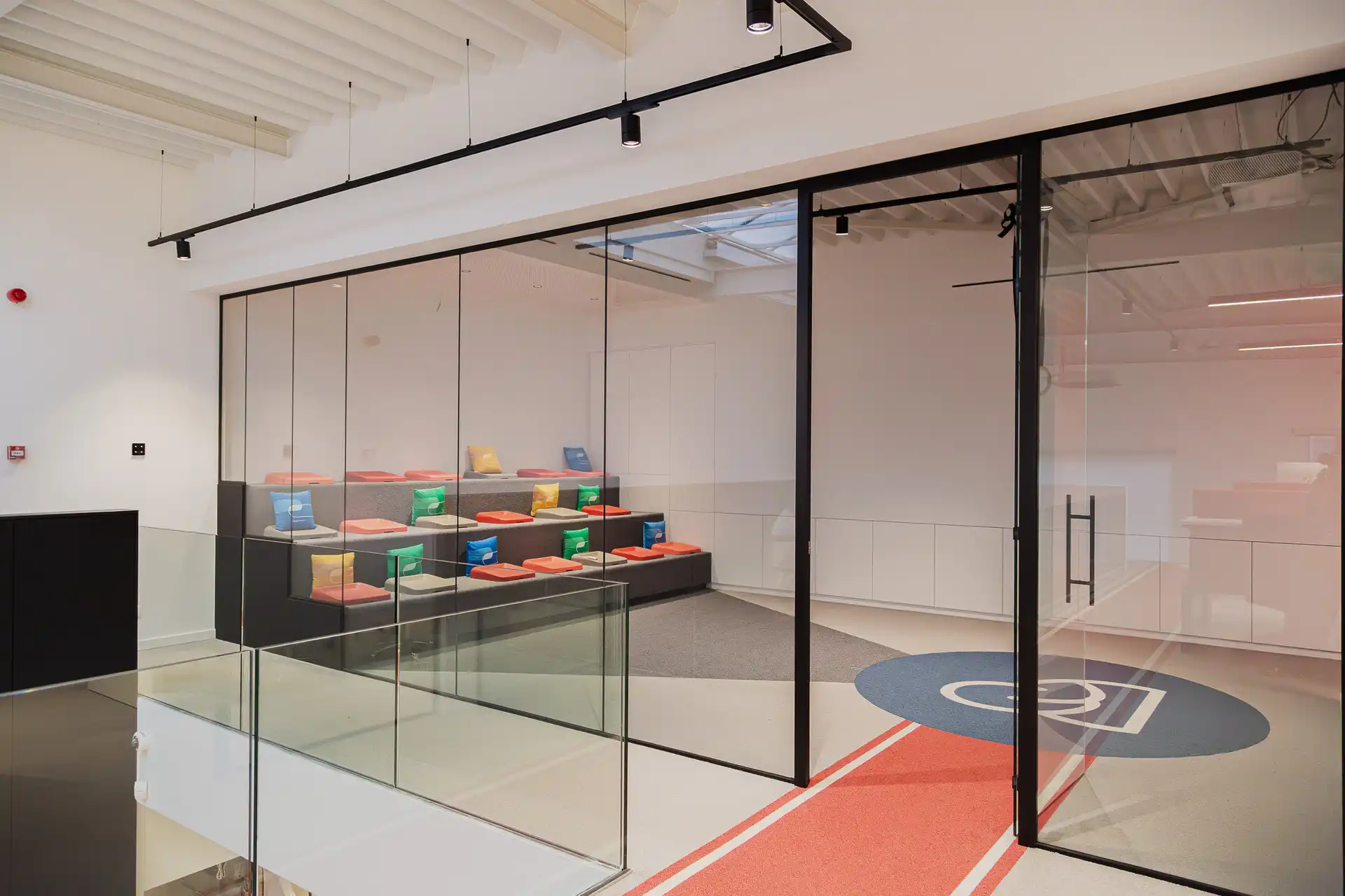 RECENT KANTOORGEBOUW VAN 366M² TE TONGEREN NABIJ E313. foto 13