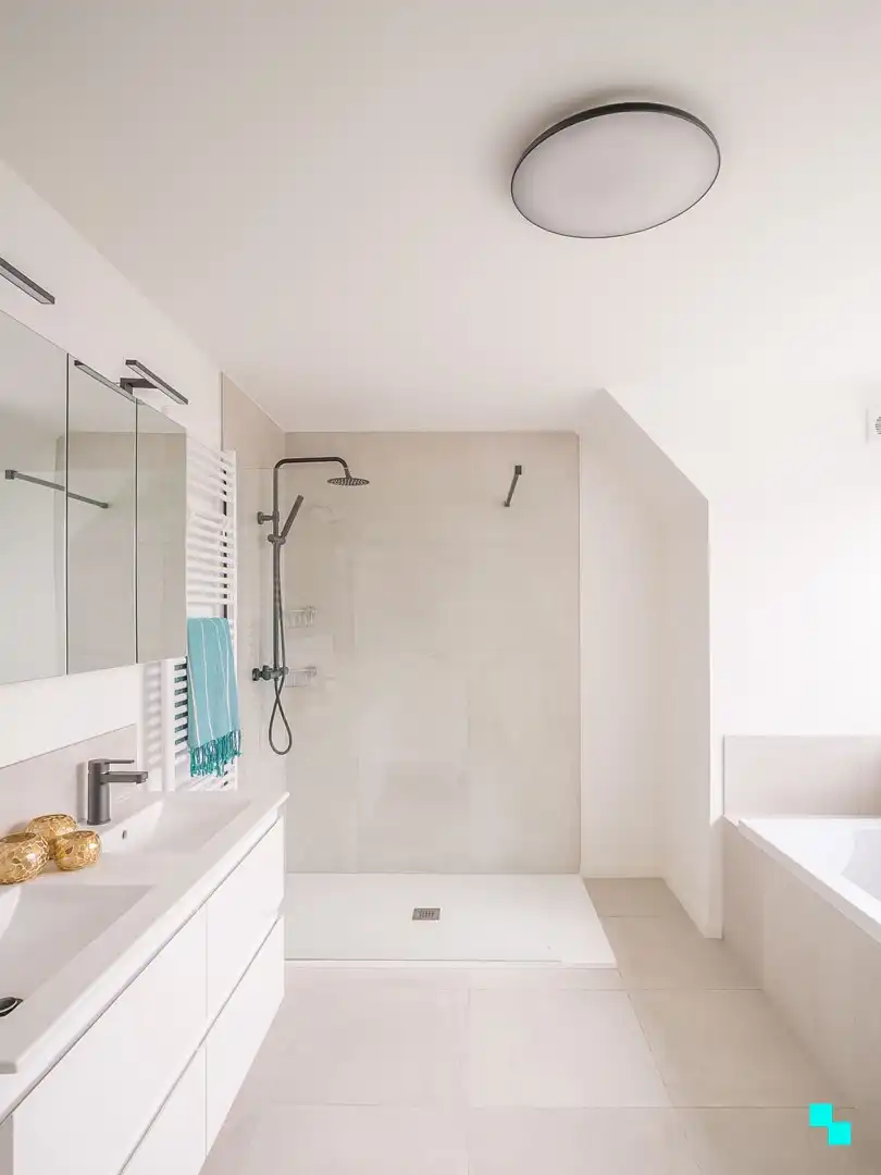 Hoogwaardig gerenoveerde woning in Melle foto 19