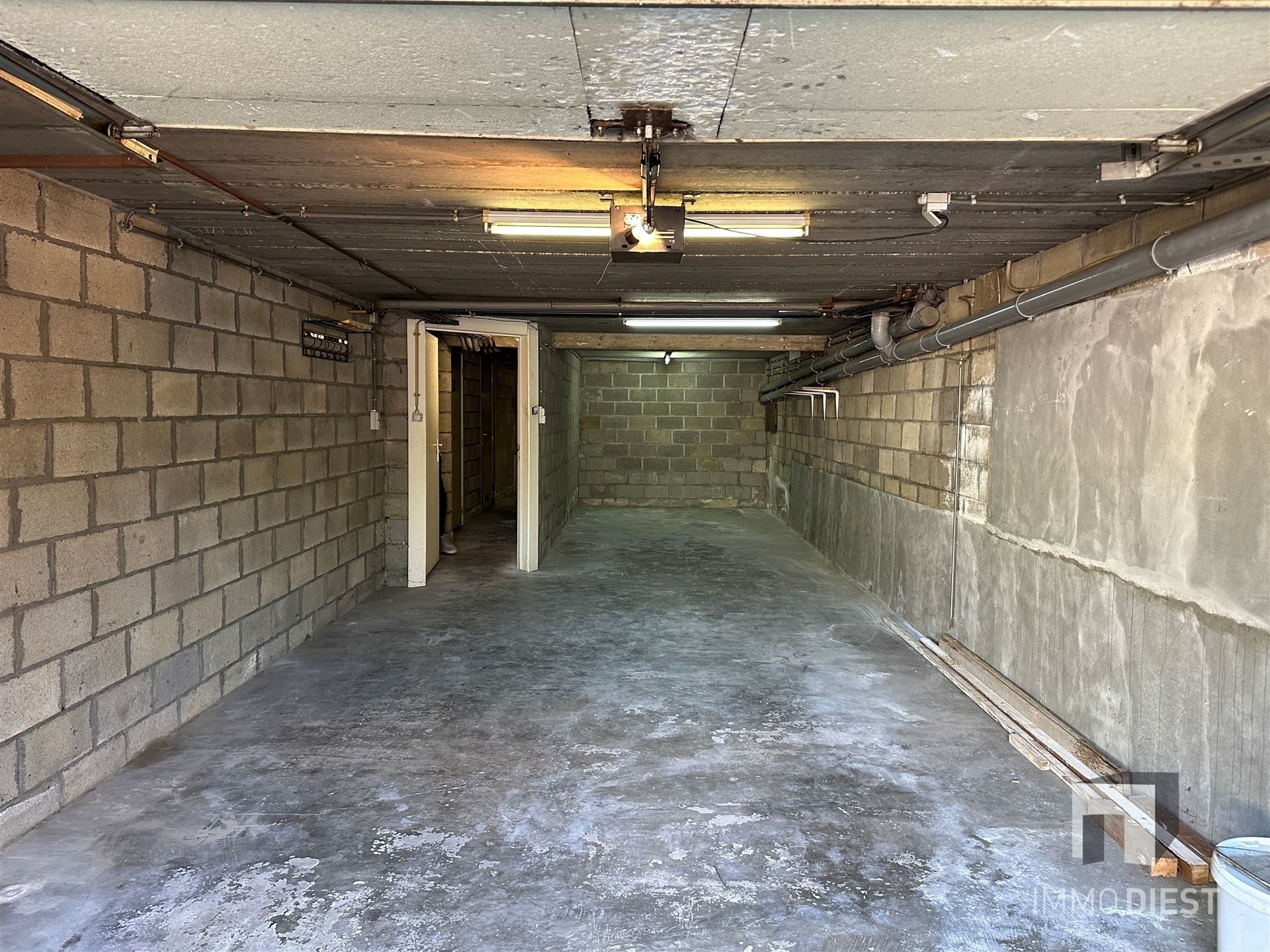 Building met 3 woonentiteiten en 3 garages foto 37
