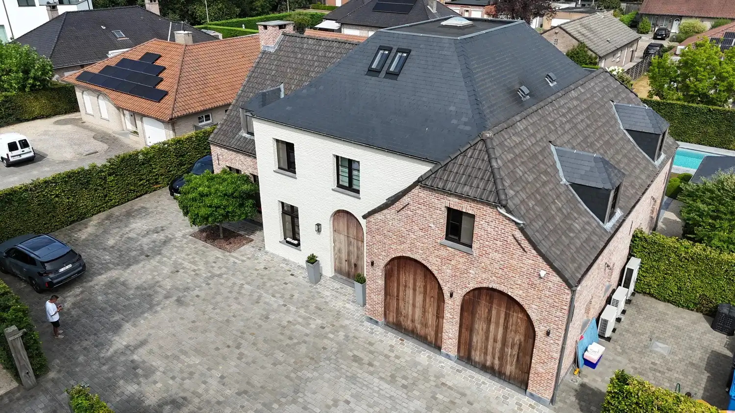 Klassevolle, recente villa (bouwjaar 2016) met hoogwaardige afwerking foto 2