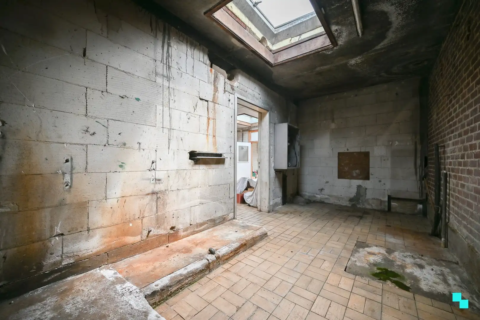 Bedrijfsgebouw met bovenliggend appartement te Sint-Eloois-Winkel foto 12