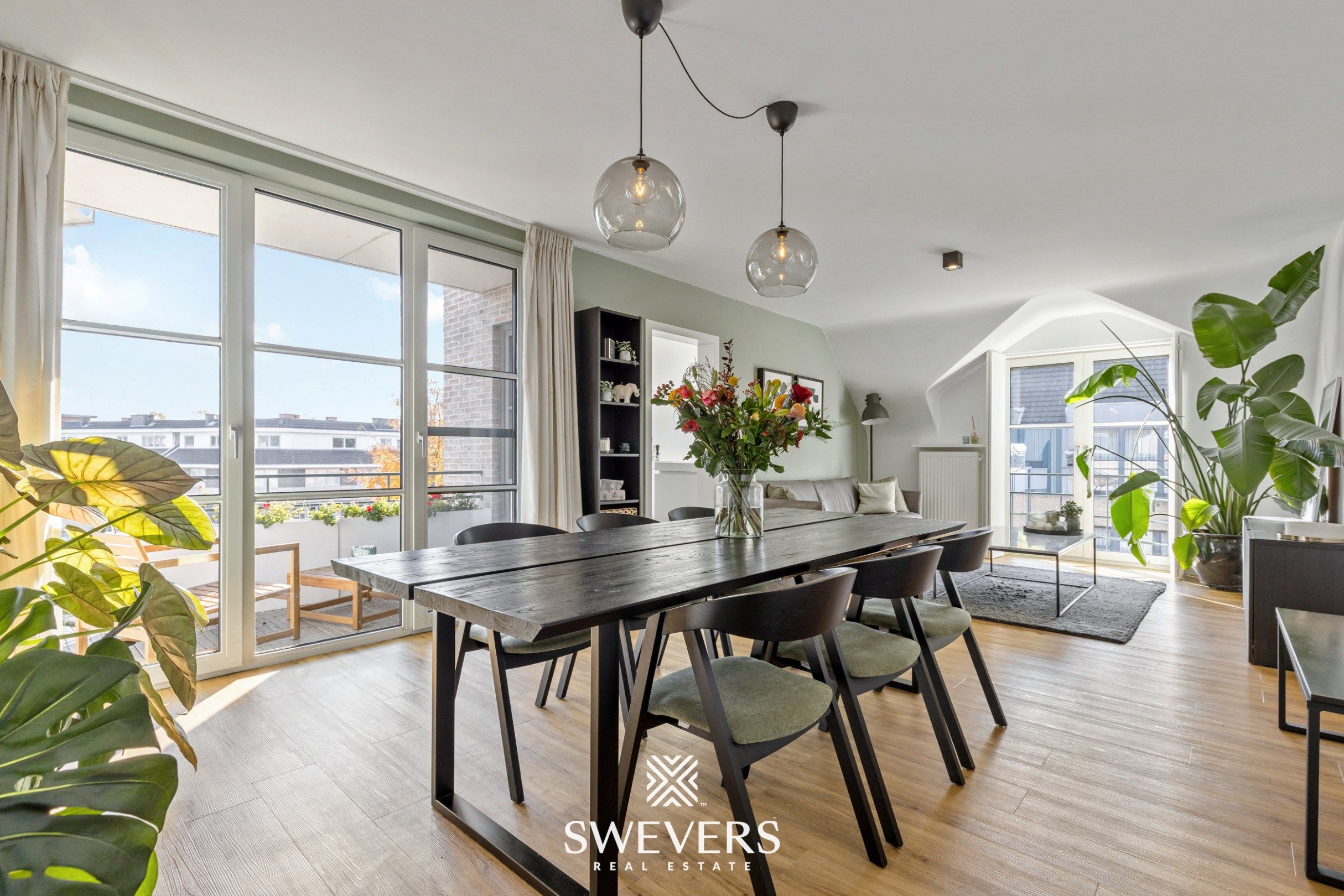 Knap gerenoveerd appartement met zonnig terras in hartje Hasselt foto {{pictureIndex}}