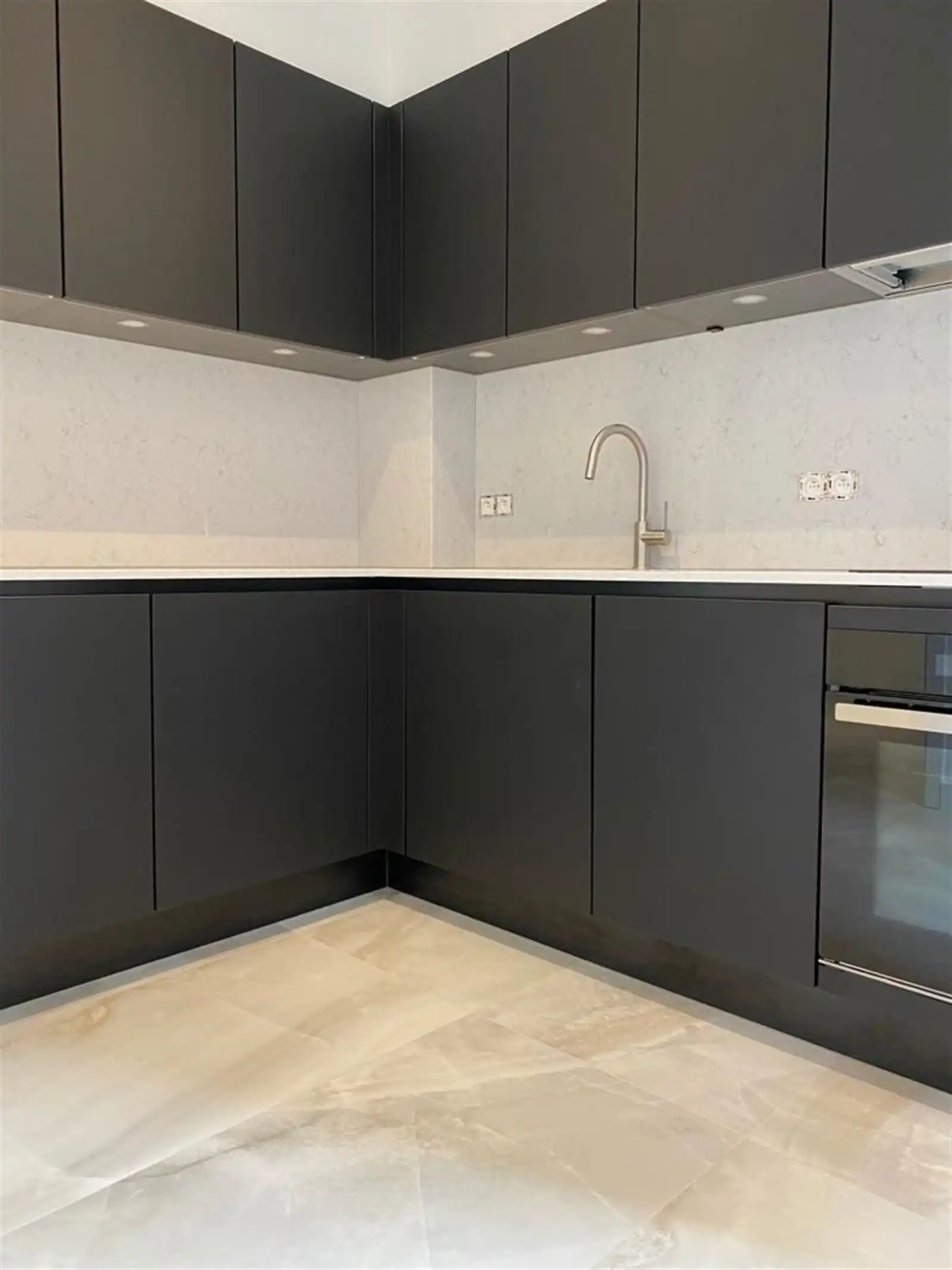 High end gerenoveerd 3 slaapkamer appartement foto 6