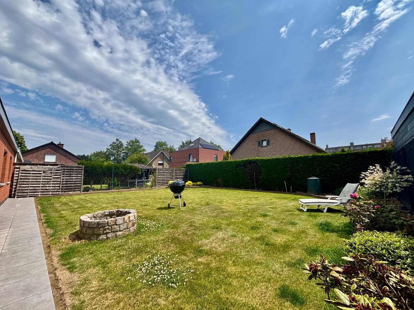 Goed onderhouden halfopen woning met zonnige tuin in centrum Ieper (494m²) foto 9