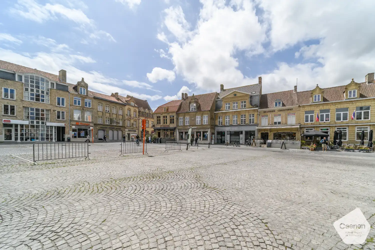 Veurne: Imposant multifunctioneel gebouw op toplocatie op de historische Grote Markt van Veurne foto 25
