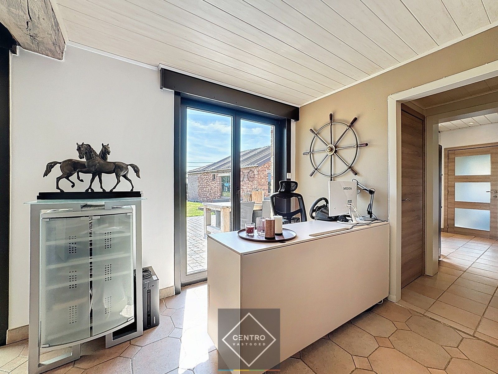 Idyllisch gelegen woning op 10.162m2 grond! foto 6