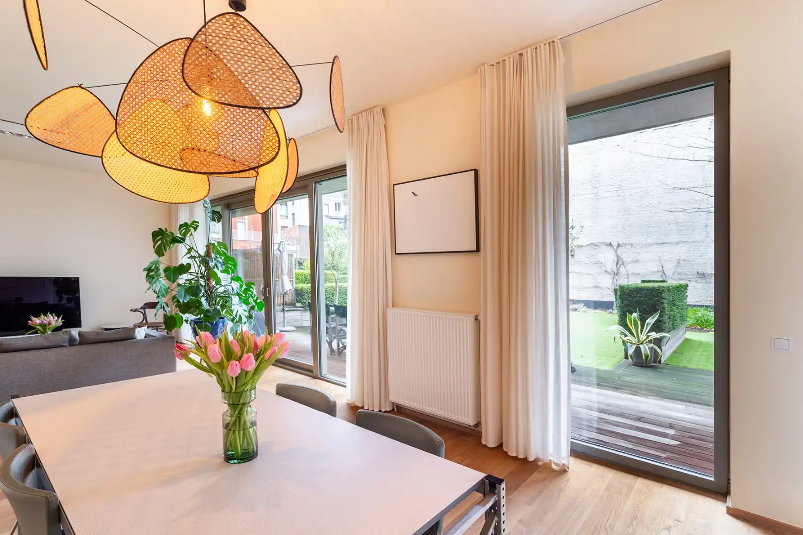 Gemeubeld gelijkvloers met grote buitenruimte op toplocatie foto 7