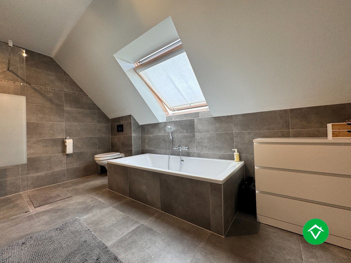 Te huur: recente woning in rustige woonwijk te Diksmuide – beschikbaar vanaf 1 september foto 17
