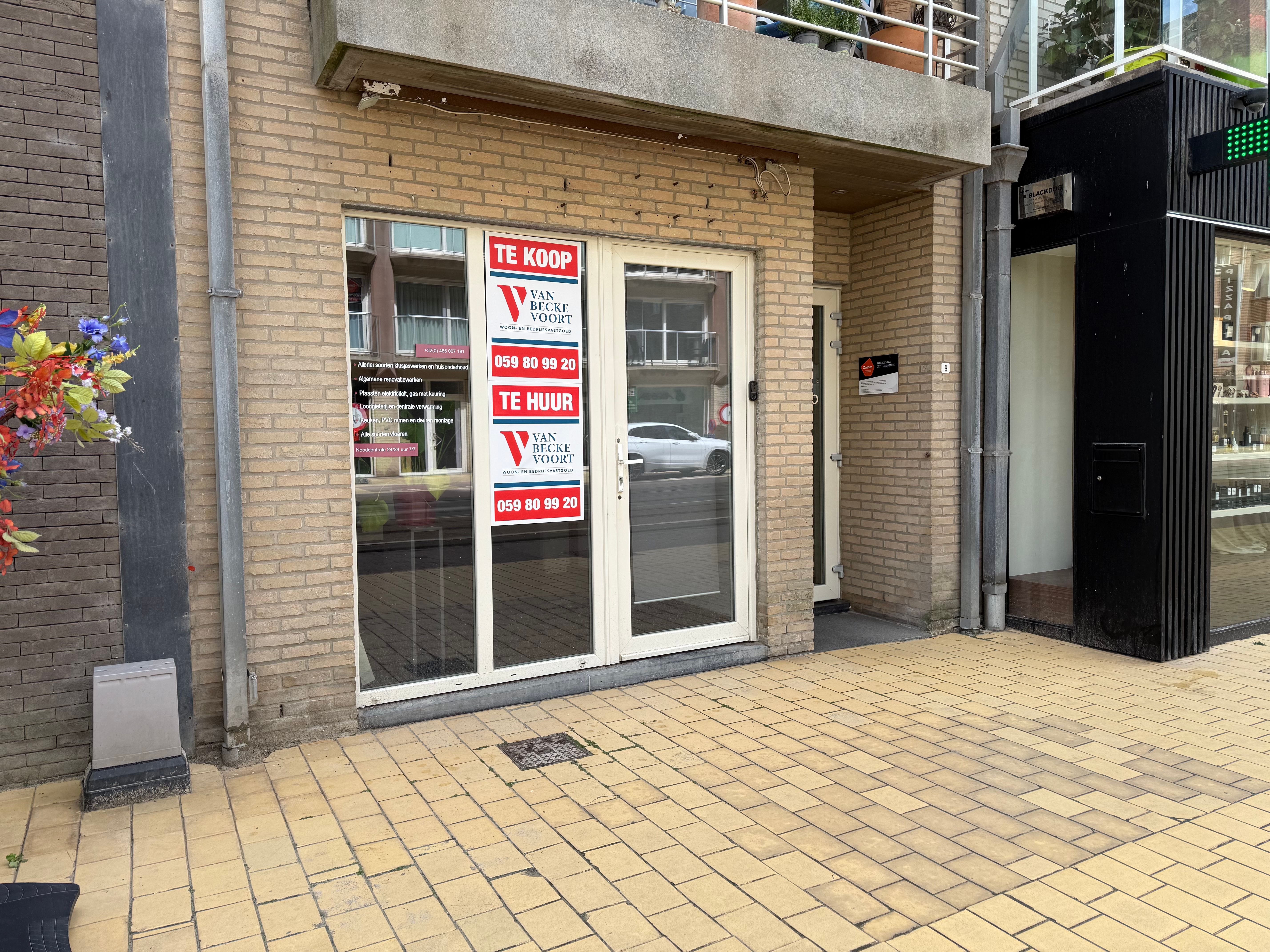 Handelsgelijkvloers 69m² foto {{pictureIndex}}