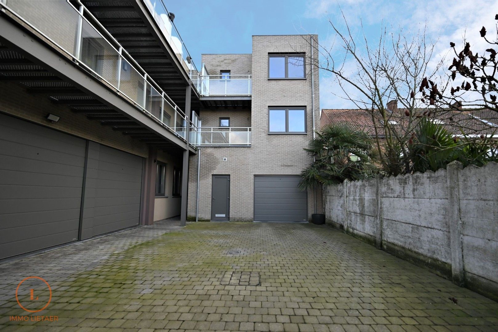 Nieuw appartement met veel lichtinval, 2 terrassen en een voorziene keuken op een centrale ligging in Wervik. foto 10