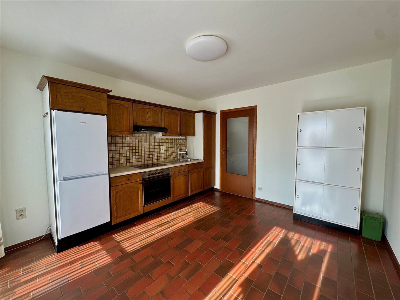 -1-slaapkamer appartement met groot terras nabij het centrum van Maaseik.  foto 3