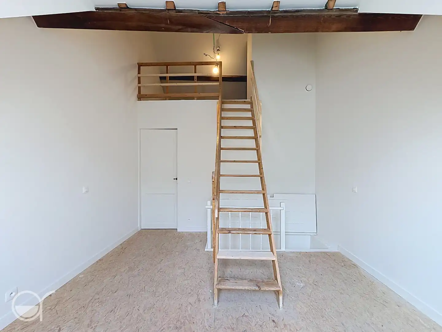 Prachtig gerenoveerde rijwoning met 2 slaapkamers en buitenruimte nabij de Coupure foto 13
