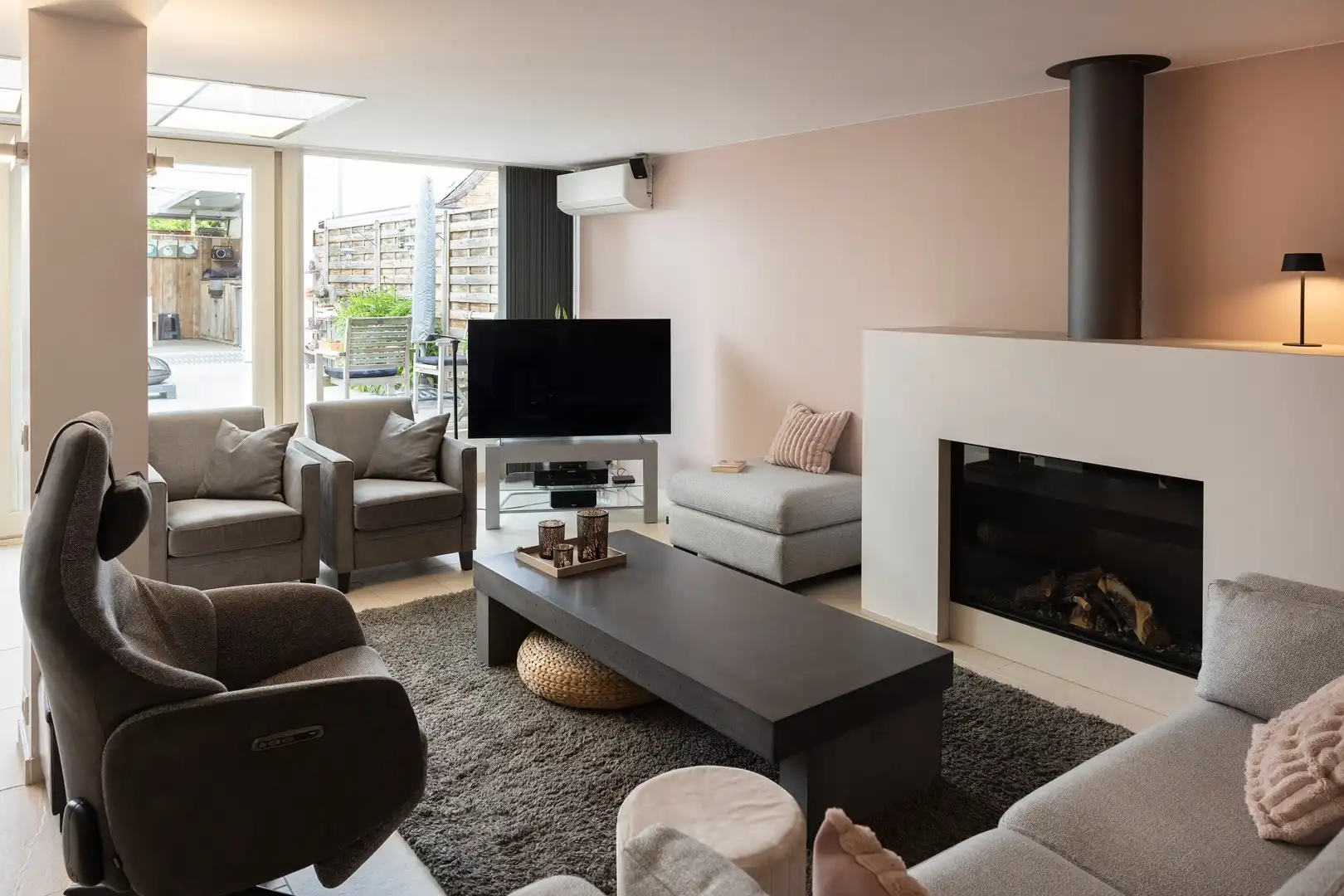 Instapklare woning in rustige wijk. foto {{pictureIndex}}