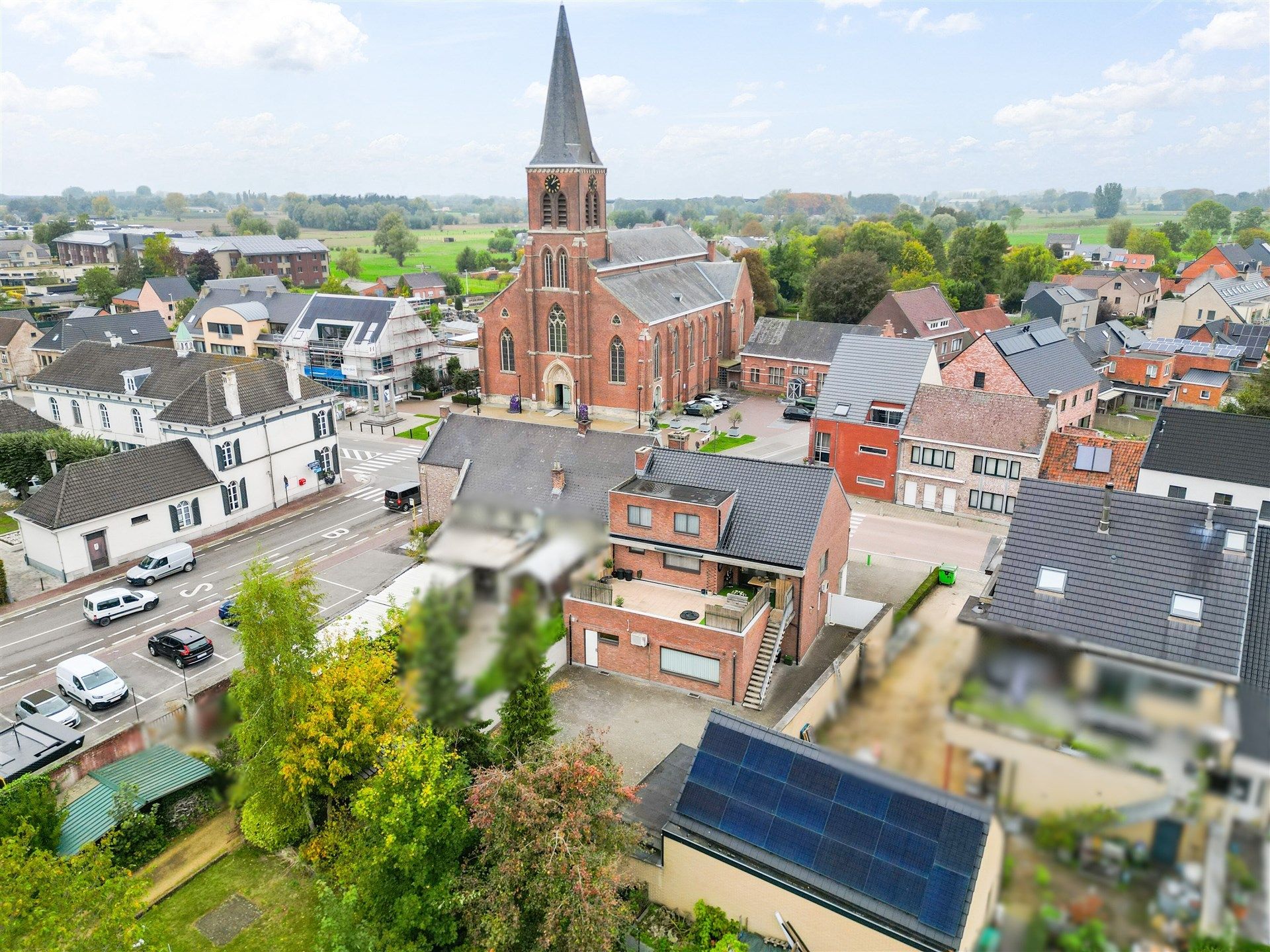 Handelspand met woonst, in centrum overmere met ruime parking en garage.  foto 2