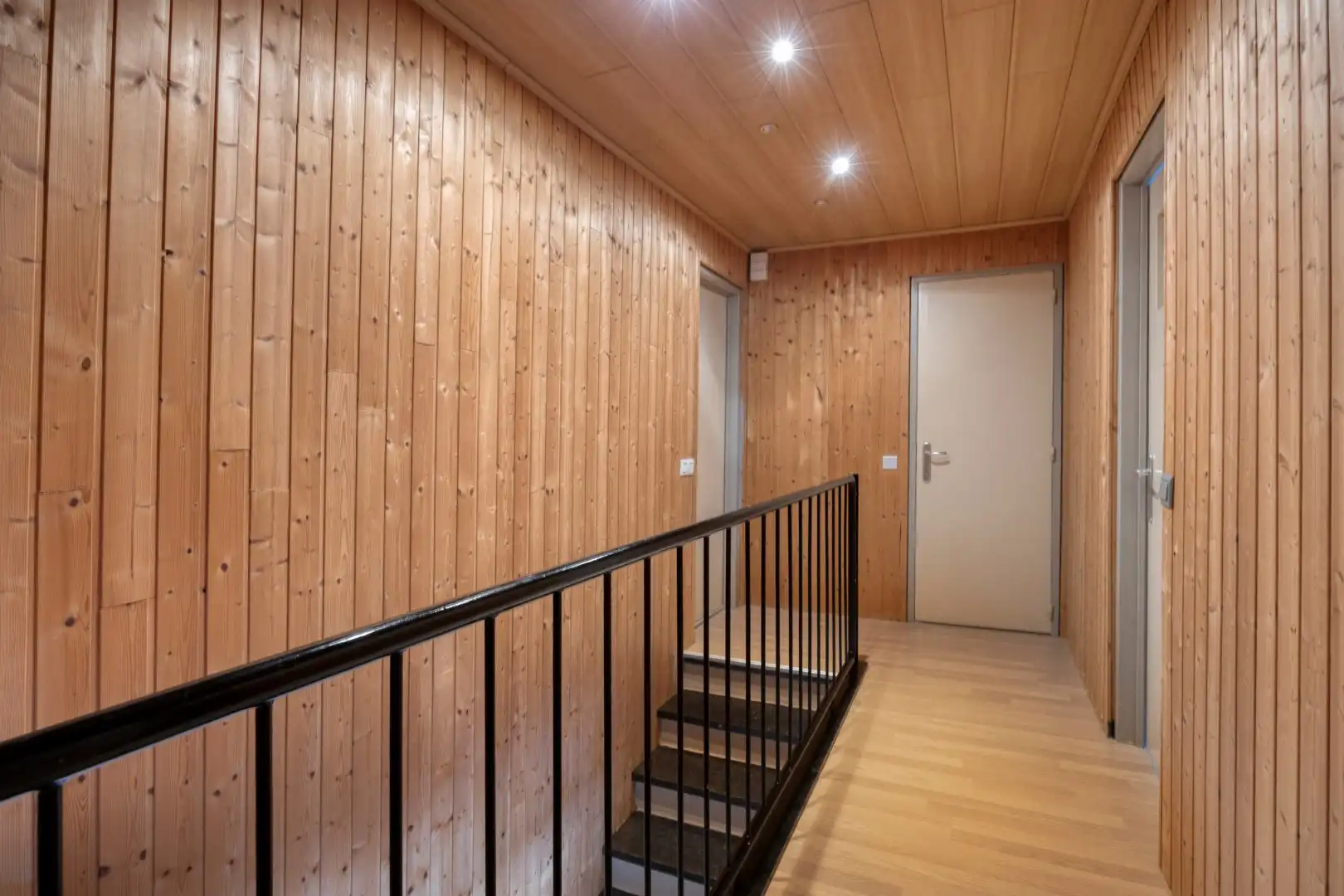 Rustig gelegen gezellige appartement met 2 slpks, terras en dubbele carport !  foto 9