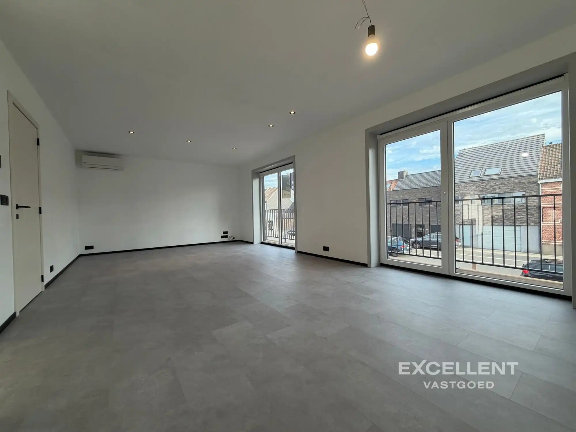 Ruim gerenoveerd 2-slaapkamer appartement te huur in Deinze foto 2