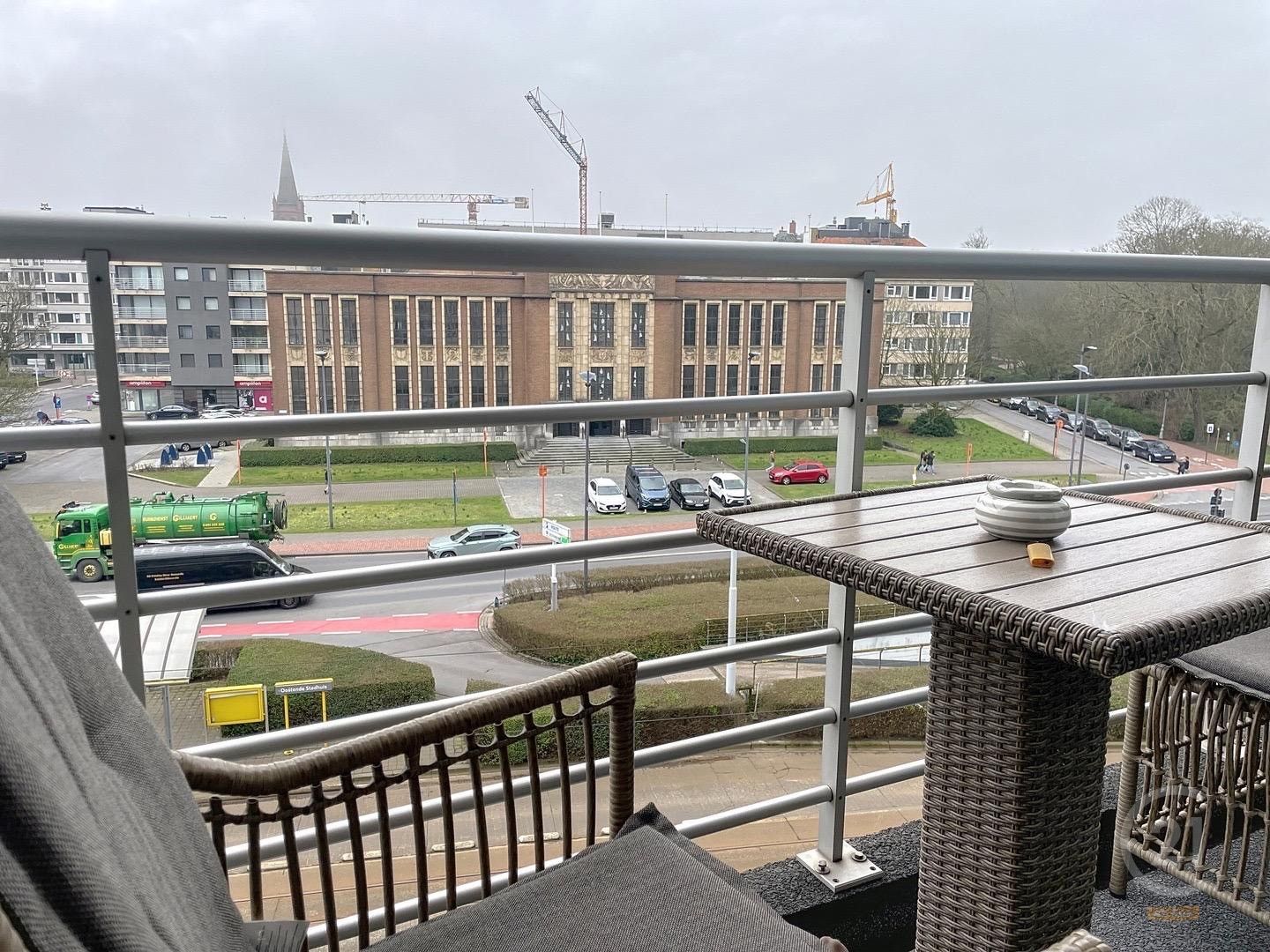 Instapklaar appartement met 2 slaapkamers en terras nabij de Mercator in Oostende foto 3