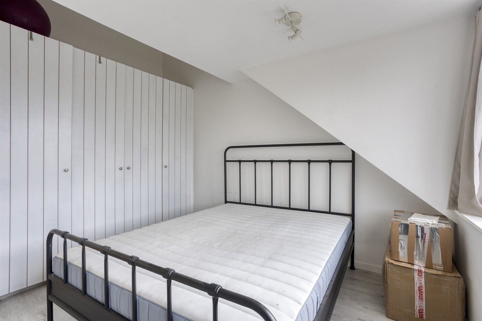 Woning met overvloed aan ruimte en potentieel foto 28