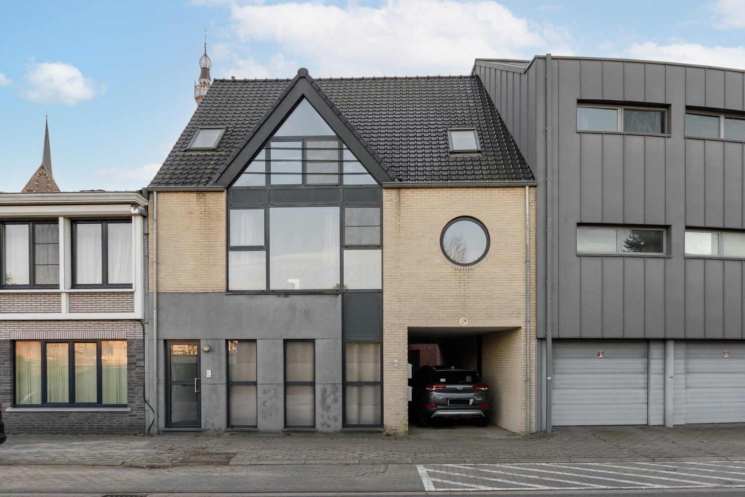 Ruim duplex appartement met 3 slaapkamers in het centrum van Hamont. foto {{pictureIndex}}