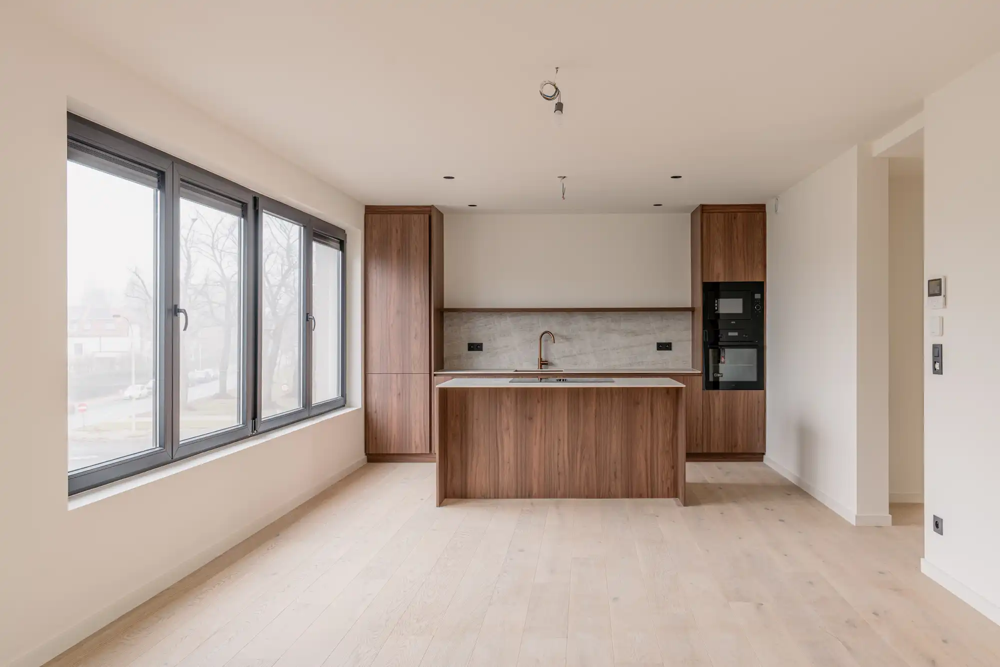 Stijlvol wonen aan de rand van Fort V: gerenoveerd appartement met 2 slaapkamers en terras foto 2