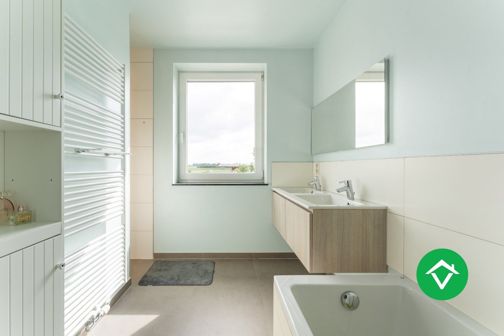 Instapklare, recente woning (2018) met 4 slaapkamers en garage in hartje Koekelare. foto 16