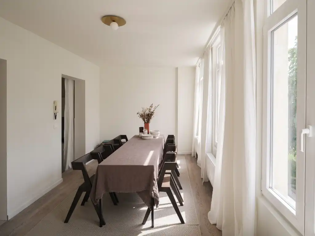 Uniek handelshuis met centrale ligging, bestaande uit een polyvalente kantoorruimte en een bovengelegen duplexappartement. foto 12