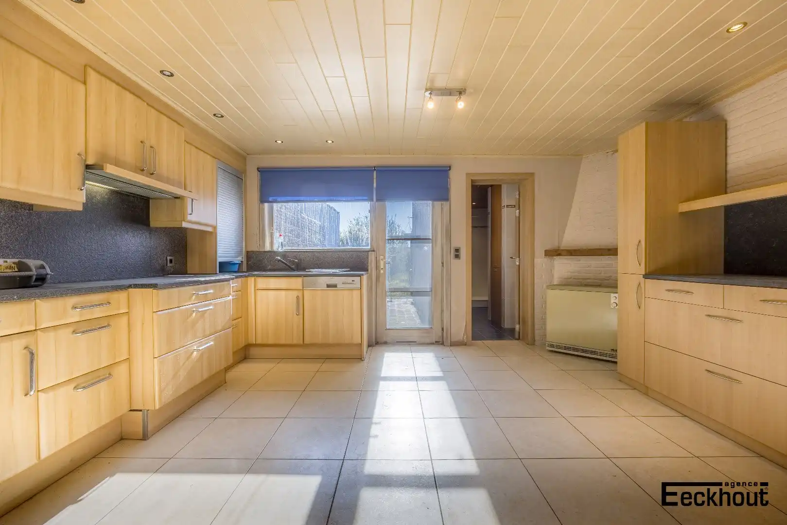 Te renoveren woning met diepe, zonnige tuin foto 8