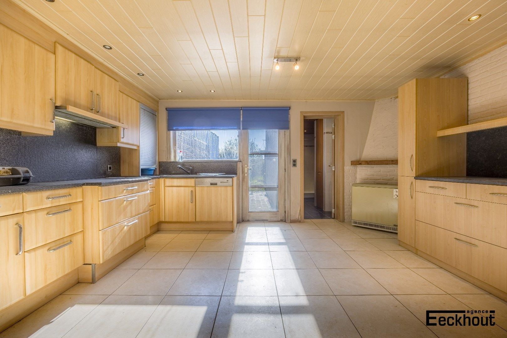 Te renoveren woning met diepe, zonnige tuin foto 5