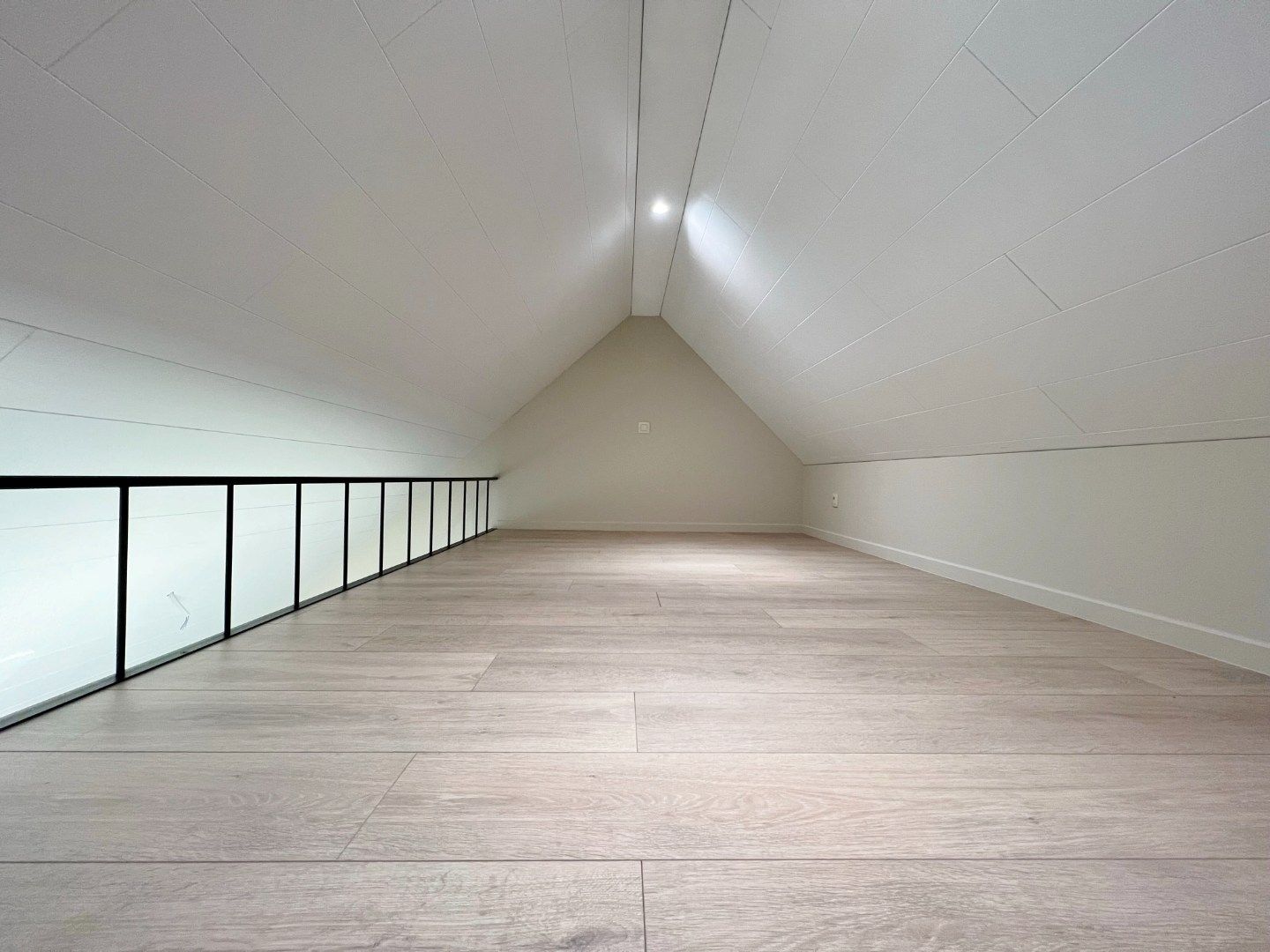 Volledig vernieuwde rijwoning met zonnige tuin en 3 slaapkamers.  foto 13
