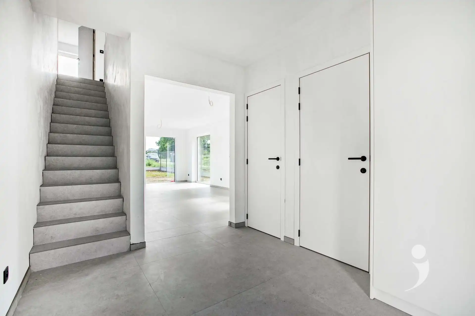 Knappe nieuwbouw woning op een rustige locatie!  foto 10