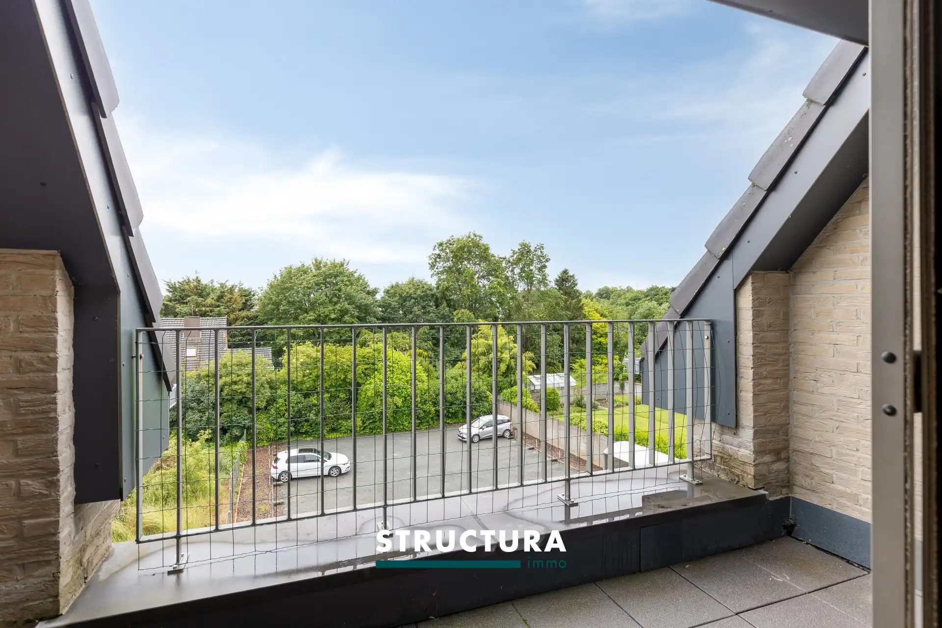 Lichtrijk duplexappartement met terras en 2 kamers foto 6