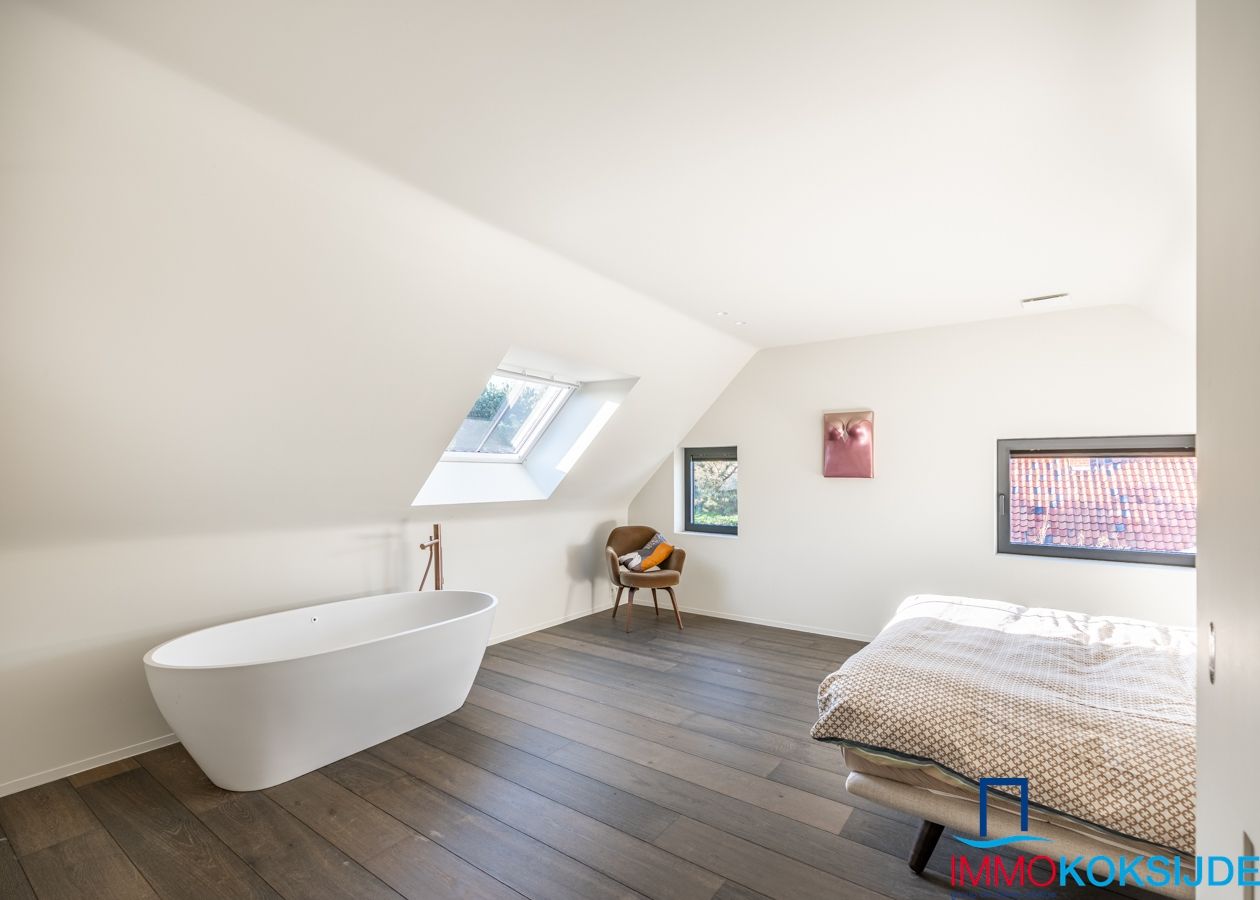 Luxueus gerenoveerde villa met 5 slaapkamers, residentieel gelegen op toplocatie in Sint-Idesbald. foto 33