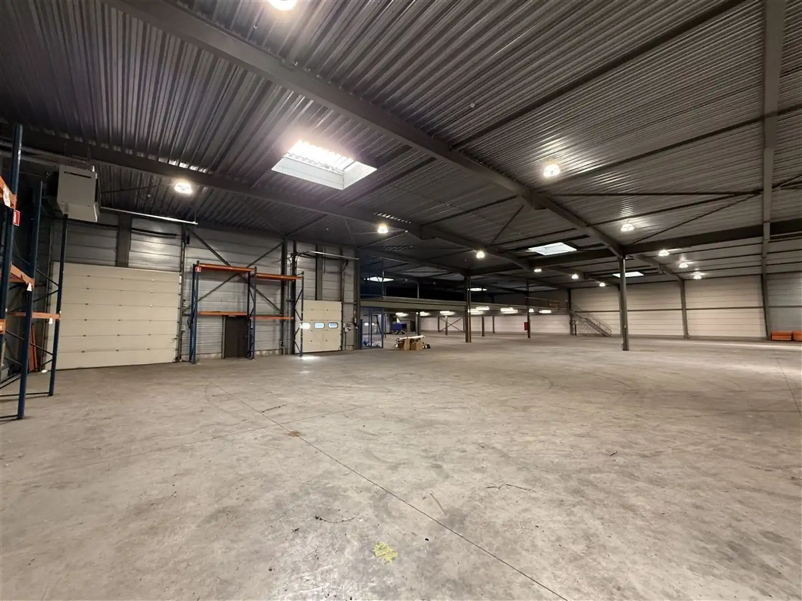 Polyvalent bedrijfsgebouw foto 6